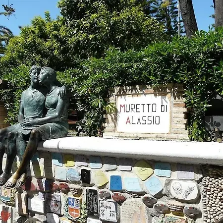 L'oasi Di Angelo A Pochi Passi Dal Mare, Solo Per Famiglie * Alassio